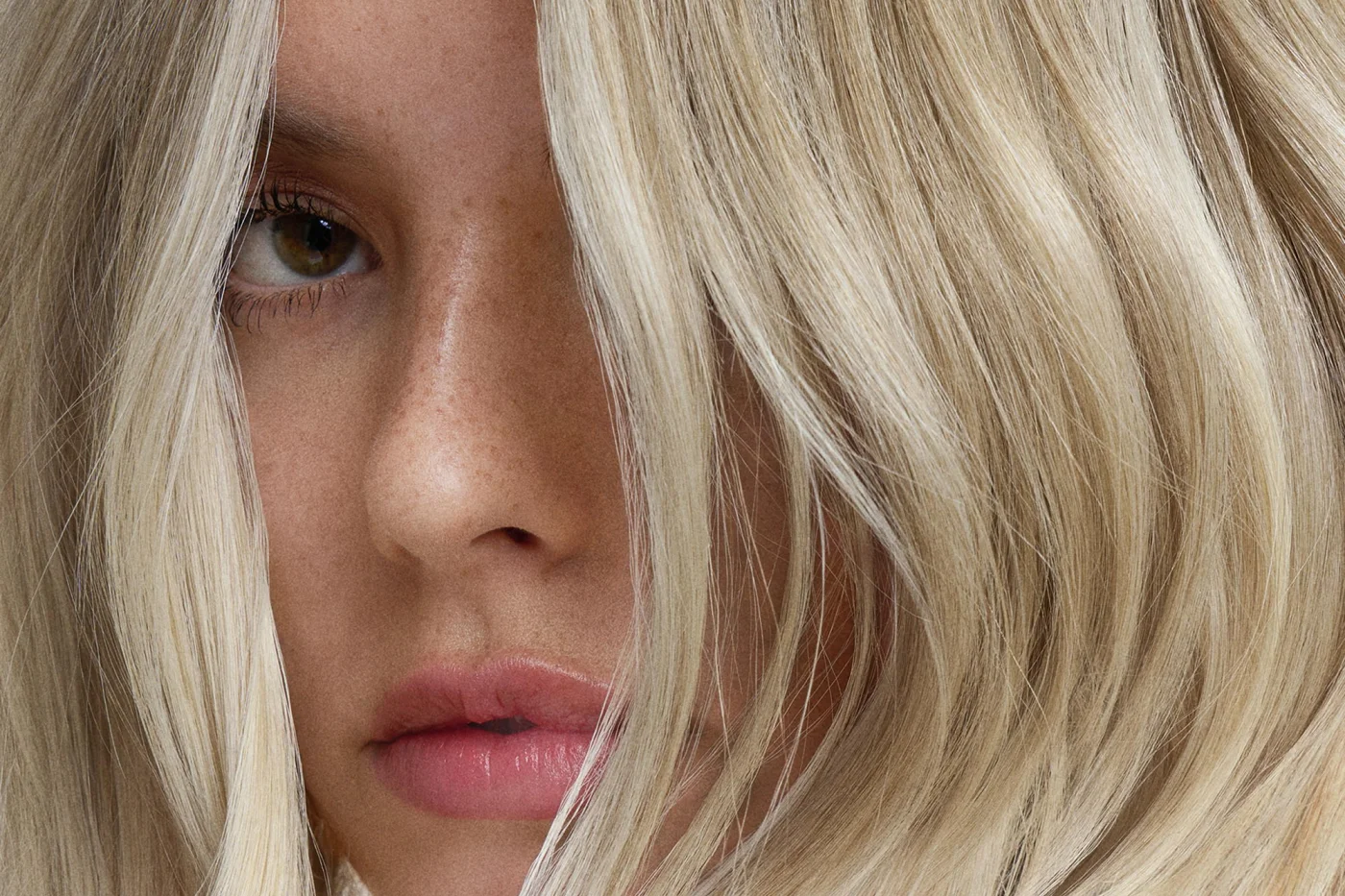  by Leo Lindhorst (Rohrsetzer) represented by stoever artists